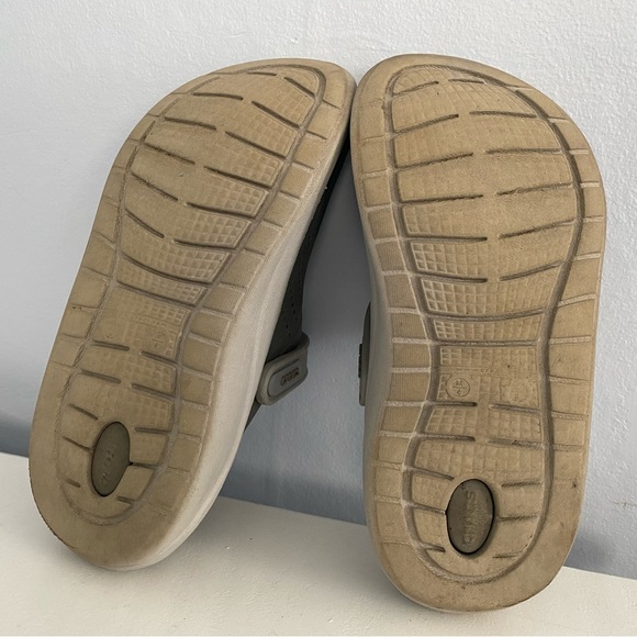 Grey Crocs US Women Size 6 - Picture 3 of 7